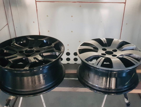 INSTALLATION DE THERMOLAQUAGE POUR JANTES AUTOMOBILE