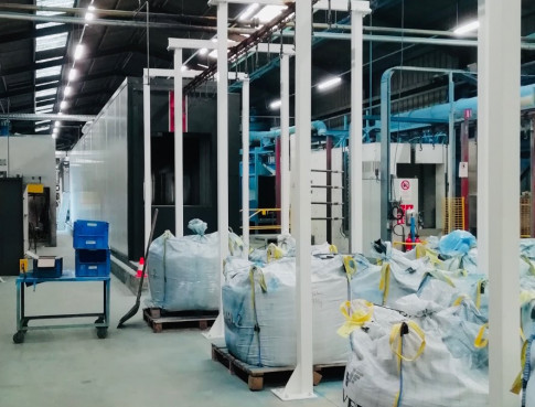 CABINE DE POUDRAGE AUTOMATIQUE ET FOUR DE CUISSON (Dept 69)