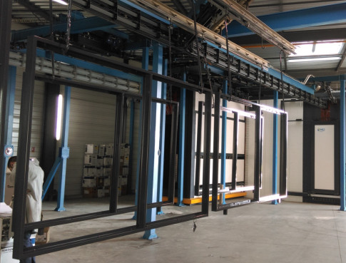 Installation de poudrage motorisée avec convoyeur double voies à Toulouse (31)